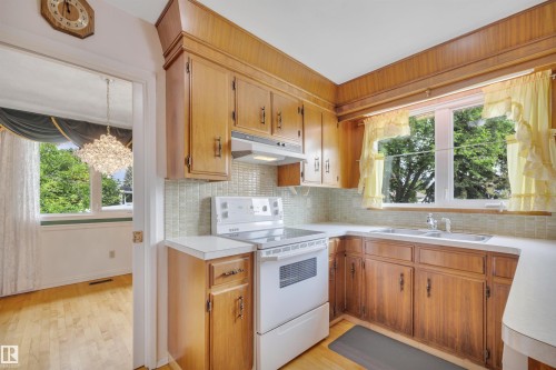7604 149 Avenue Nw, Edmonton, AB - Indoor Photo Showing Kitchen With Double Sink