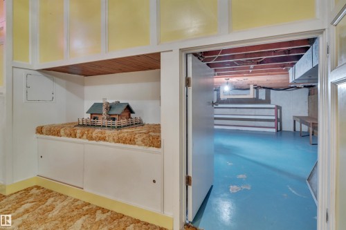 7604 149 Avenue Nw, Edmonton, AB - Indoor Photo Showing Other Room