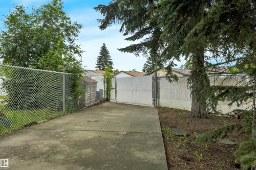 7604 149 Avenue Nw, Edmonton, AB - Outdoor