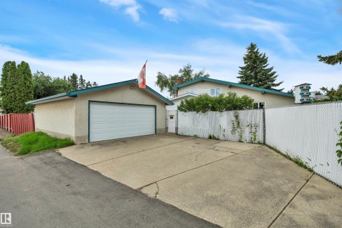 7604 149 Avenue Nw, Edmonton, AB - Outdoor