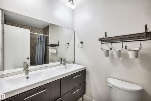 #304 8149 111 St Nw, Edmonton, AB - Indoor Photo Showing Bathroom
