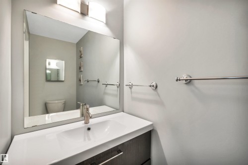 #304 8149 111 St Nw, Edmonton, AB - Indoor Photo Showing Bathroom