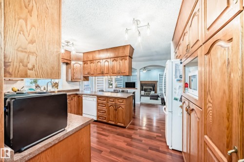 6223 162B Ave Nw, Edmonton, AB - Indoor Photo Showing Kitchen
