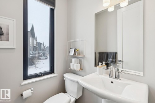 #9 1304 Rutherford Rd Sw, Edmonton, AB - Indoor Photo Showing Bathroom