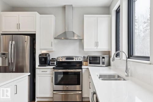 #9 1304 Rutherford Rd Sw, Edmonton, AB - Indoor Photo Showing Kitchen With Double Sink With Upgraded Kitchen