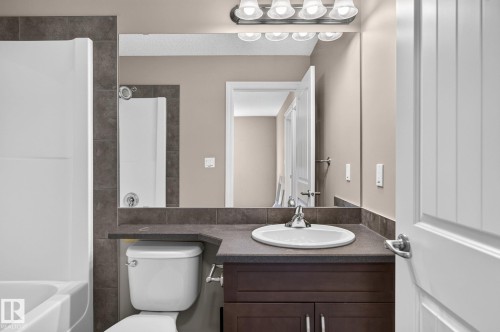 1107 177 Street Sw, Edmonton, AB - Indoor Photo Showing Bathroom