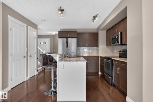 1107 177 Street Sw, Edmonton, AB - Indoor Photo Showing Kitchen