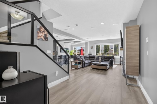 3617 Claxton Place Sw, Edmonton, AB - Indoor Photo Showing Other Room