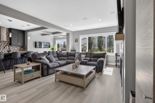 3617 Claxton Place Sw, Edmonton, AB - Indoor Photo Showing Living Room