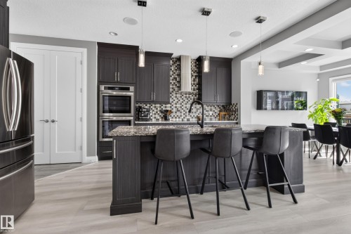 3617 Claxton Place Sw, Edmonton, AB - Indoor Photo Showing Kitchen With Upgraded Kitchen