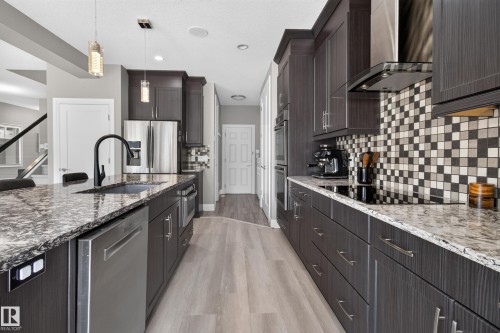3617 Claxton Place Sw, Edmonton, AB - Indoor Photo Showing Kitchen With Upgraded Kitchen