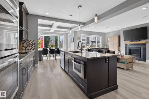 3617 Claxton Place Sw, Edmonton, AB - Indoor Photo Showing Kitchen With Upgraded Kitchen