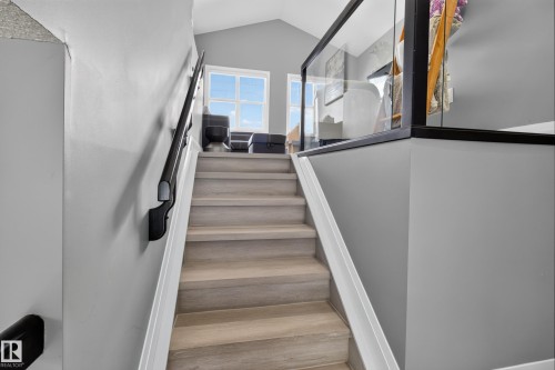 3617 Claxton Place Sw, Edmonton, AB - Indoor Photo Showing Other Room