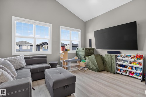 3617 Claxton Place Sw, Edmonton, AB - Indoor Photo Showing Living Room