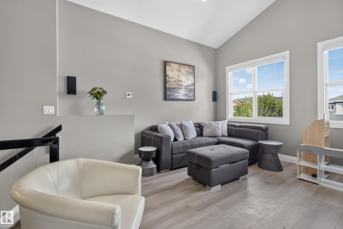 3617 Claxton Place Sw, Edmonton, AB - Indoor Photo Showing Living Room