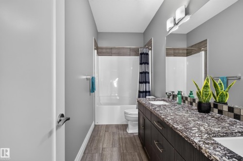 3617 Claxton Place Sw, Edmonton, AB - Indoor Photo Showing Bathroom