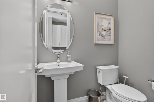 3617 Claxton Place Sw, Edmonton, AB - Indoor Photo Showing Bathroom