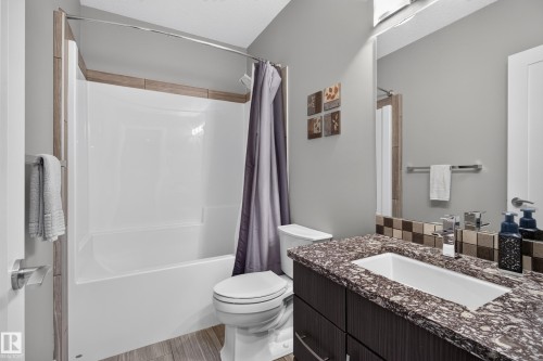 3617 Claxton Place Sw, Edmonton, AB - Indoor Photo Showing Bathroom