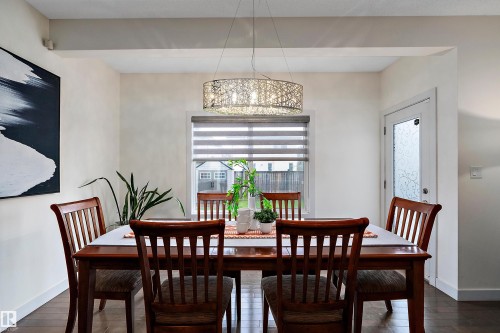 15832 11 Avenue Sw, Edmonton, AB - Indoor Photo Showing Dining Room