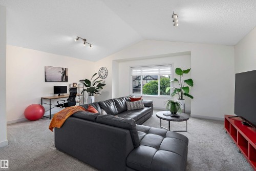 15832 11 Avenue Sw, Edmonton, AB - Indoor Photo Showing Living Room