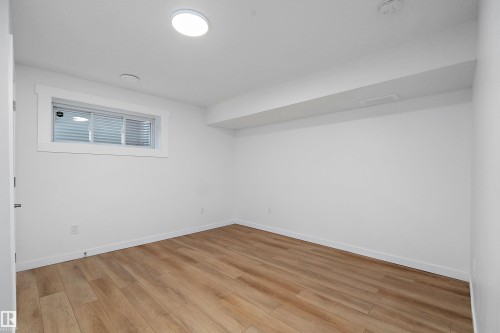 15832 11 Avenue Sw, Edmonton, AB - Indoor Photo Showing Other Room