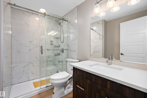 15832 11 Avenue Sw, Edmonton, AB - Indoor Photo Showing Bathroom