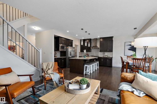 15832 11 Avenue Sw, Edmonton, AB - Indoor Photo Showing Living Room