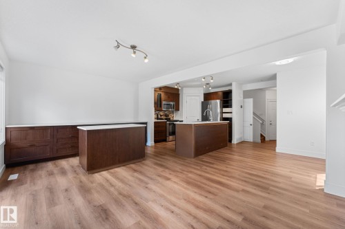 5964 164 Avenue Nw, Edmonton, AB - Indoor Photo Showing Kitchen
