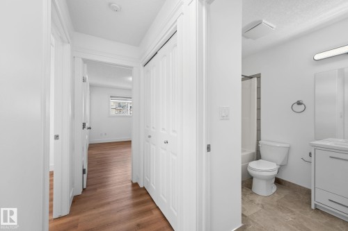 5964 164 Avenue Nw, Edmonton, AB - Indoor Photo Showing Bathroom