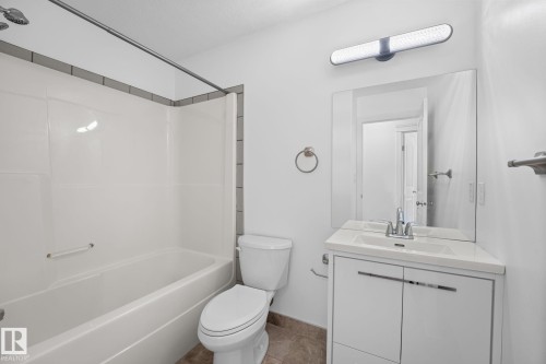 5964 164 Avenue Nw, Edmonton, AB - Indoor Photo Showing Bathroom