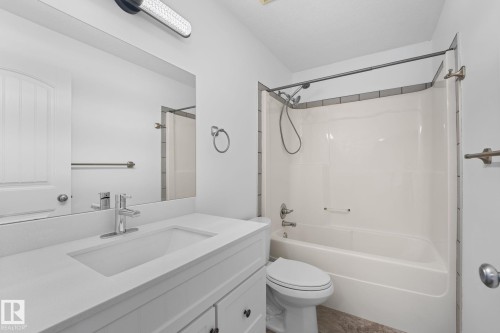 5964 164 Avenue Nw, Edmonton, AB - Indoor Photo Showing Bathroom