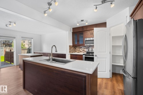 5964 164 Avenue Nw, Edmonton, AB - Indoor Photo Showing Kitchen With Upgraded Kitchen