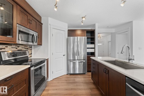 5964 164 Avenue Nw, Edmonton, AB - Indoor Photo Showing Kitchen With Upgraded Kitchen