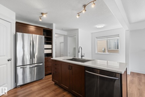 5964 164 Avenue Nw, Edmonton, AB - Indoor Photo Showing Kitchen
