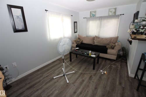 5404 52 Street, Clyde, AB - Indoor Photo Showing Living Room