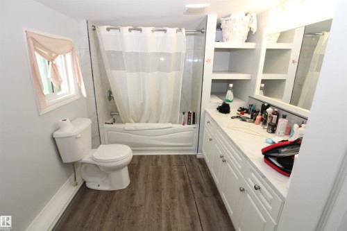 5404 52 Street, Clyde, AB - Indoor Photo Showing Bathroom