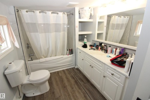 5404 52 Street, Clyde, AB - Indoor Photo Showing Bathroom