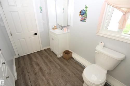 5404 52 Street, Clyde, AB - Indoor Photo Showing Bathroom