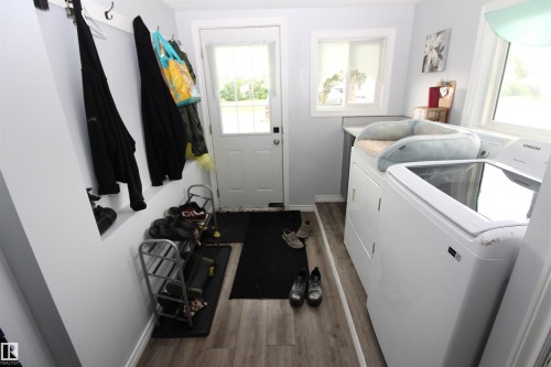 5404 52 Street, Clyde, AB - Indoor