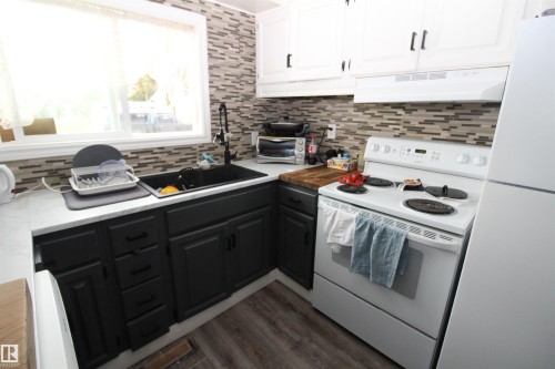 5404 52 Street, Clyde, AB - Indoor Photo Showing Kitchen