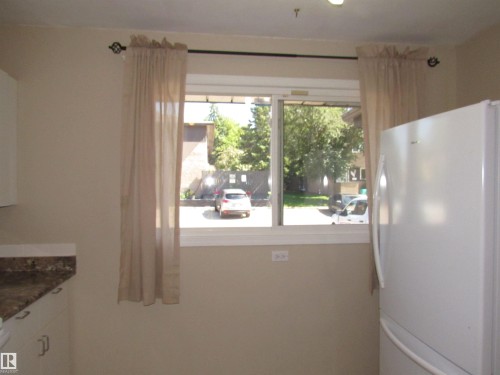 1692 37 Street Nw, Edmonton, AB - Indoor Photo Showing Other Room