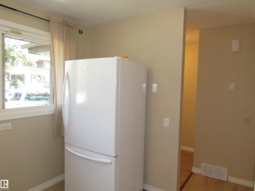 1692 37 Street Nw, Edmonton, AB - Indoor Photo Showing Other Room
