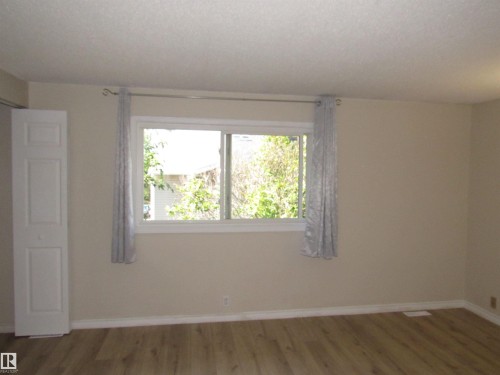 1692 37 Street Nw, Edmonton, AB - Indoor Photo Showing Other Room