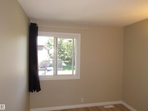1692 37 Street Nw, Edmonton, AB - Indoor Photo Showing Other Room