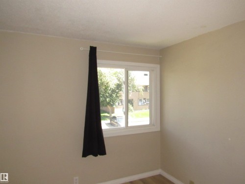 1692 37 Street Nw, Edmonton, AB - Indoor Photo Showing Other Room