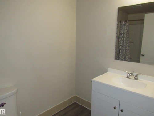 1692 37 Street Nw, Edmonton, AB - Indoor Photo Showing Bathroom