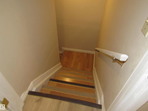 1692 37 Street Nw, Edmonton, AB - Indoor Photo Showing Other Room