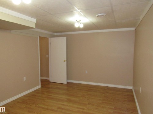 1692 37 Street Nw, Edmonton, AB - Indoor Photo Showing Other Room