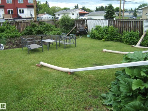 Expansive green lawn with established fencing - 5530 50 Street, Vegreville, AB 