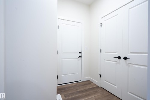 2623 5 Avenue Sw, Edmonton, AB - Indoor Photo Showing Other Room